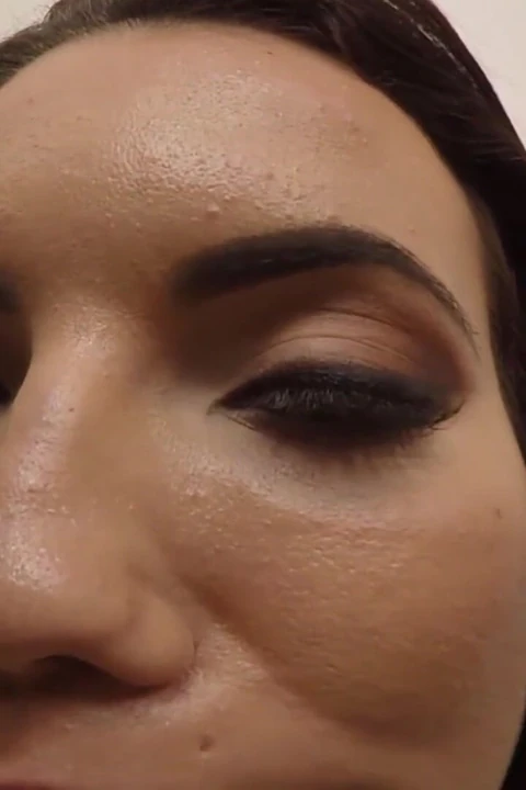 Büyük doğal memeli gotik tanrıça Vanessa mastürbasyon yapıyor ve orgazm oluyor