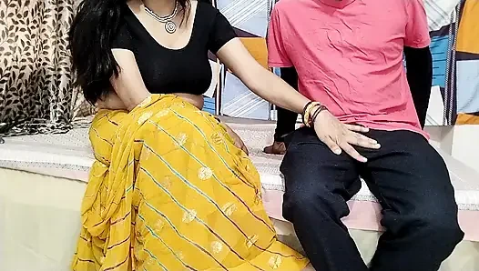 Gerçek yenge pembe amcığını ve sert sikişini yalıyor, desi yenge dever'in büyük yarağına biniyor