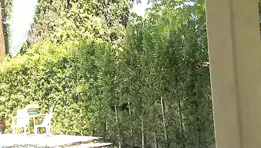 İnanılmaz kıvrımlı bir vücuda sahip Alman abanoz mahvoldu