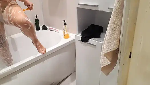 Genç üvey kız kardeşimi arıyorum ve mastürbasyon
