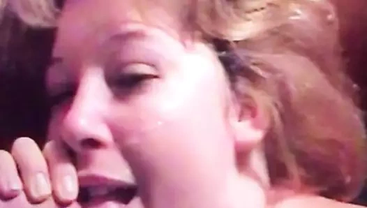 Evli kadın boşalıyor