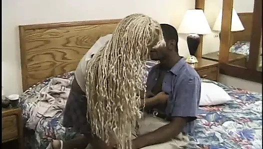 Sarışın abanoz seviyor için almak bir uzun dong itibaren the göt