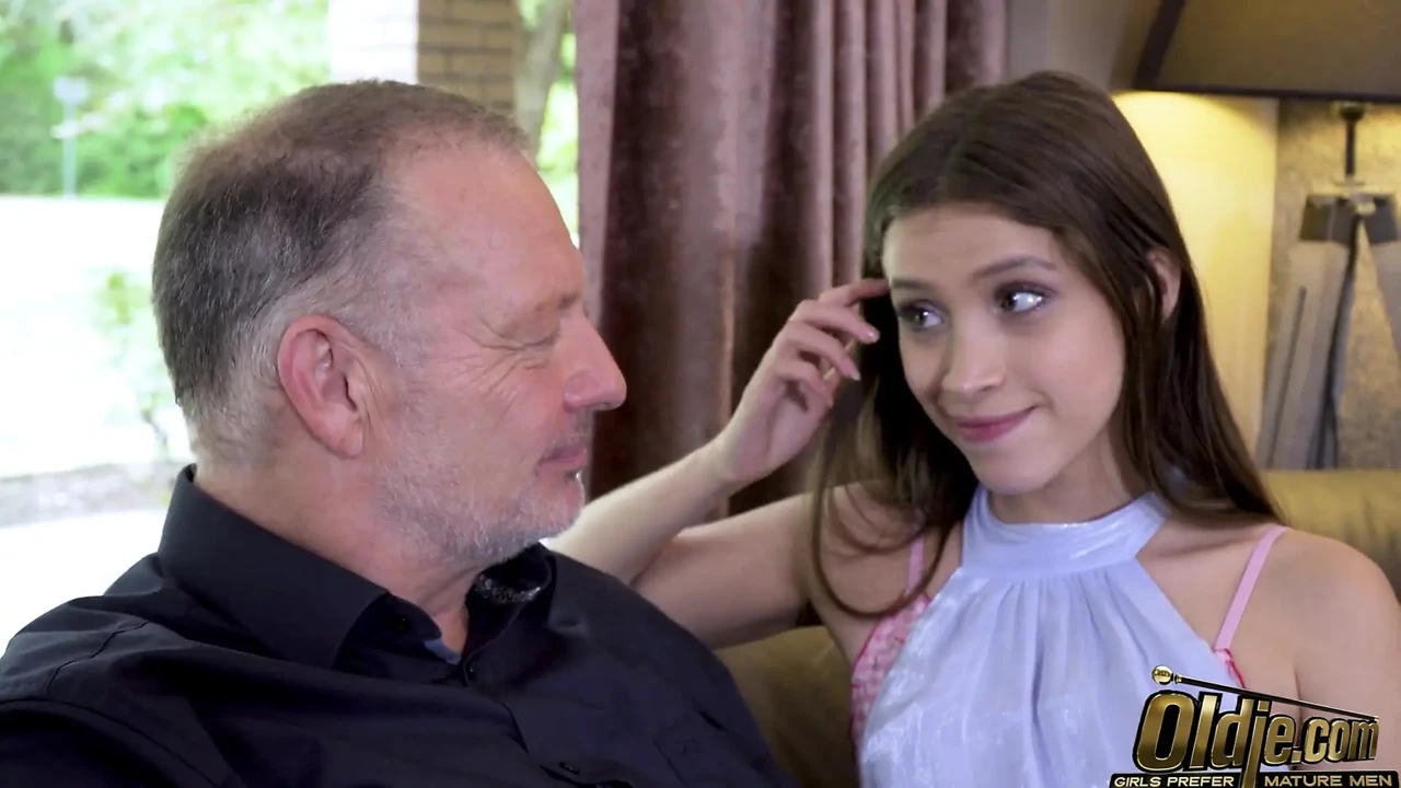 Linda Sofia Smith adora foder velhos exclusivamente em Oldje