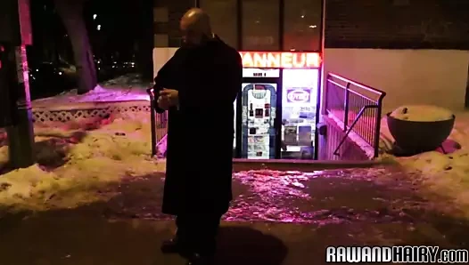 gözleri bağlı su samuru arkadan eyersiz