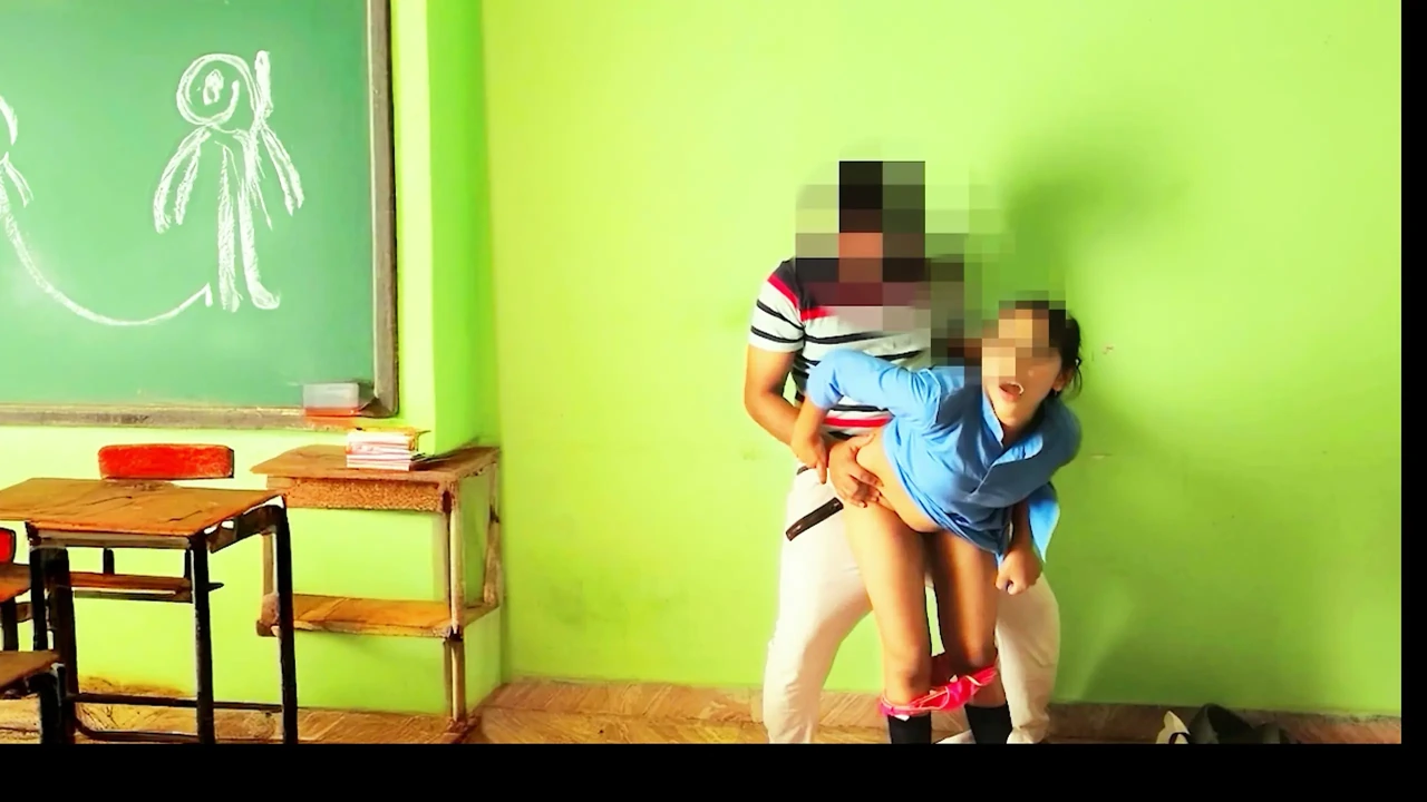 Índia Estudante Fodida no Cu com Pauzão