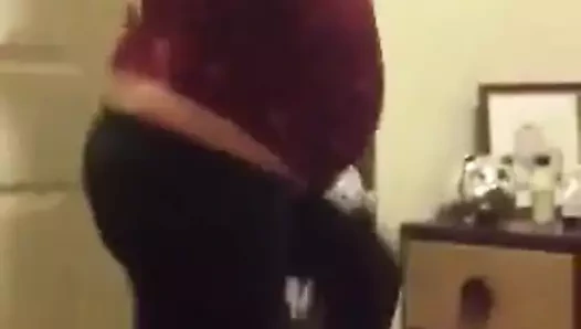 Aptal hamile dans eden küçük eşek