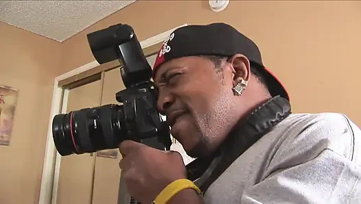 Madam Trixie yarak ağzını dölle doldurmaya aç büyük bir iri güzel kadın