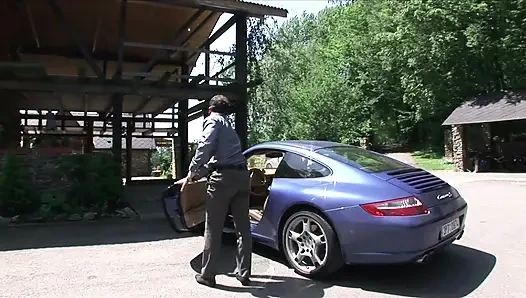 Hizmetçi götten sikiliyor