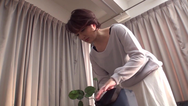 P013G02 A married woman who has an affair with a macho man of his son's tutor!