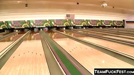 Yaramaz porno babes almak yukarı ve şanslı bir rastgele züppe lanet