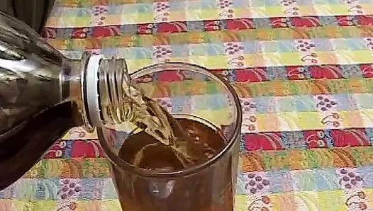 Bergamo'dan sürtük, iştahını tatmin etmek için yaladı