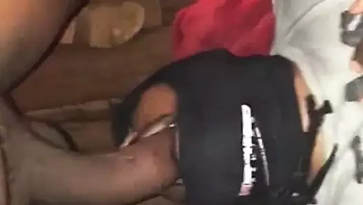 Ağzını amcıkmış gibi sikiyor