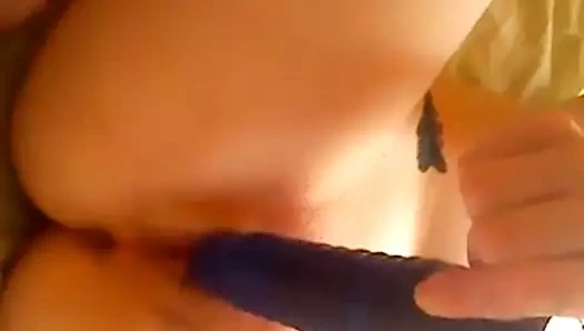 Genç kızıl saçlı oyuncaklar ilk kez