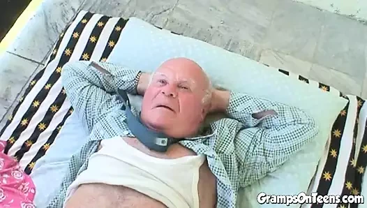 horoz sürme genç sürtük zevkler büyükanne