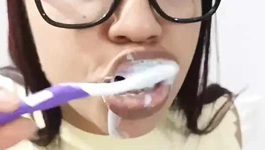 Ateşli – büyük sarkık göğüsleri olan 18 yaşındaki genç esmer üvey kızkardeşi sikiyorum. onu kedi çok yumuşak ve ıslak