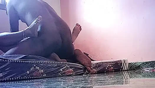 Üvey erkek kardeşim beni evde kimsesiz sikmek istiyor
