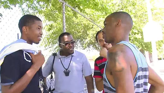 Baştan çıkarıcı zenci hatun sikiliyor ve yüzüne boşaltılıyor