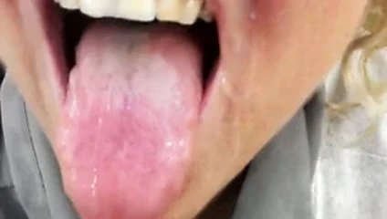 karısının yüzünde Cum