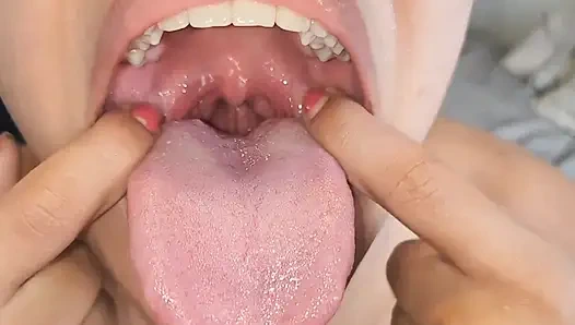 Gırtlağına boşalana kadar derin gırtlak baş aşağı