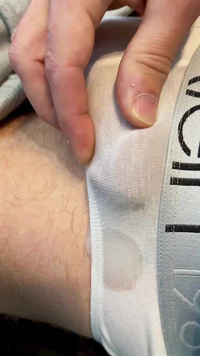 Frenulum orgazmı ve sikimi külotuma sürterek boşalma