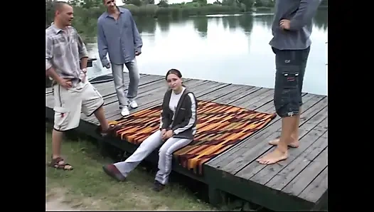 Gölün tüylüleri bunu herkese veriyor