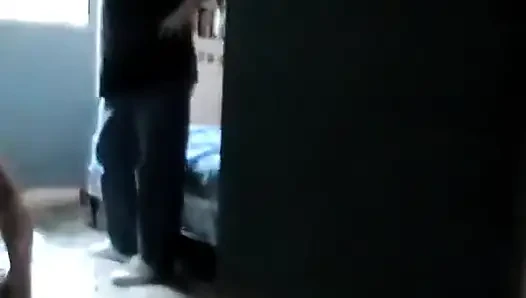 Heteroseksüel adam Jason'a hizmet ediyor