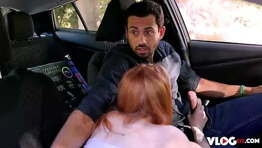 Minyon sarışın Madi Collins ıslak sakso çektikten sonra sert sikiliyor