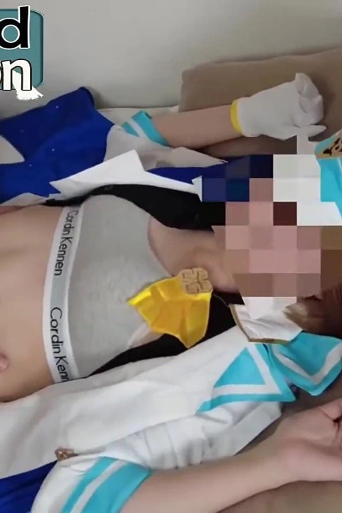 Bütçe dostu çekim etkinliğinde oyuncu kimyası unutulmaz anları yönlendirirken öne çıkan kıyafetler yer alıyor 2.