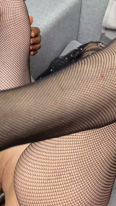 İki olgun sert ırklararası anal üçlü grup seks yapıyor