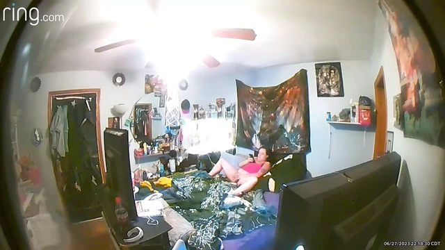 Yüzük kamerasında yüz zamanı seks yaparken yakalandı