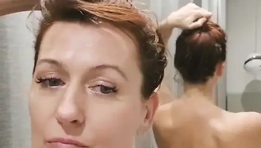 I went to the bathroom to pee but decided to jerk off, hot milf masturbation