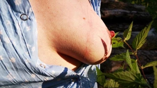 Isırgan göğüslerime herkesin içinde işkence ediyor – 1 deneyin