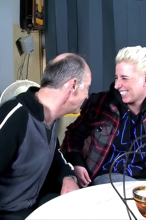 Sokakta Sikişen Iri Güzel Kadın Ve Sarışın Orta Yaşlı Seksi Kadınlar Vahşi Kanepede Sikişiyor