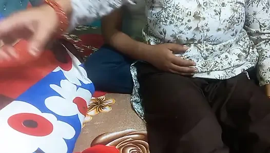 Çok güzel Hintli kız erkek arkadaşıyla sikişiyor