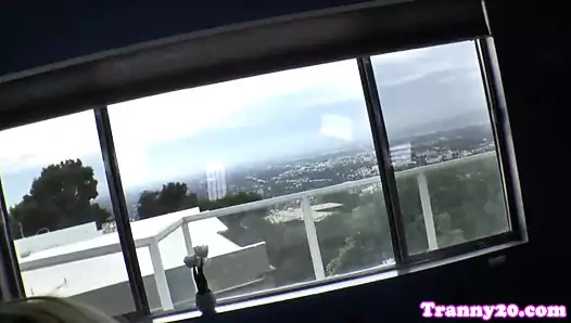 Busty bigtitted tgirl kahrolası sonra bj