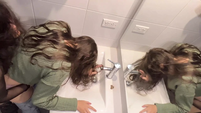 Секс в ванной на семейной вечеринке