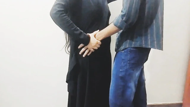 Kocası evde değilken komşuyu sikiyorum