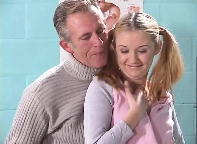 Yaşlı adamın genç tatlı amına ihtiyacı var