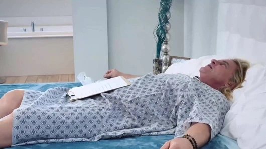 Pis adamın yapılacaklar listesinde hemşireyle seks var