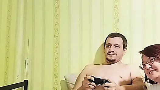 Üvey kız kardeşin meydan okuması oyunun ilk seviyesini geçti