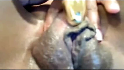 amatör - sıcak abanoz oynuyor POV kabarık kedi kamera üzerinde