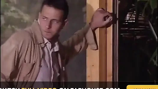Klasik sürtükler için sert seks canavar siyah ve beyaz yaraklarla sikiliyor (tam film)