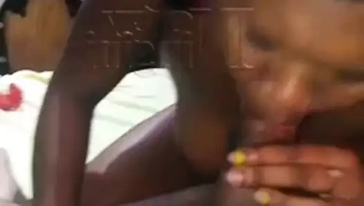 Çirkin png sürtük yarak emiyor