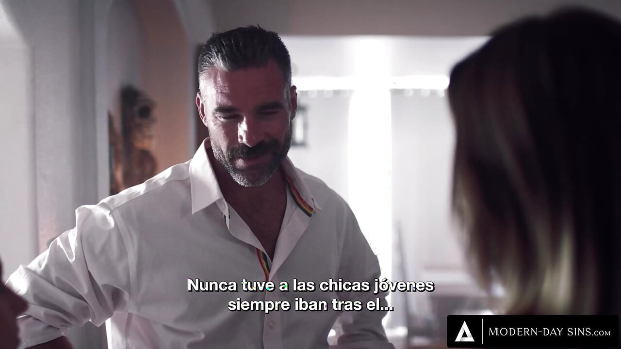 MODERN-DAY SINS - Naughty Anny Aurora Sneaks Off To Bang Her BFF's Stepdad SPANISH SUBTITLES