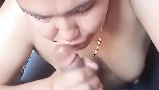 Kız arkadaşım yarağımı emiyor ve bana götten istediğini söylüyor