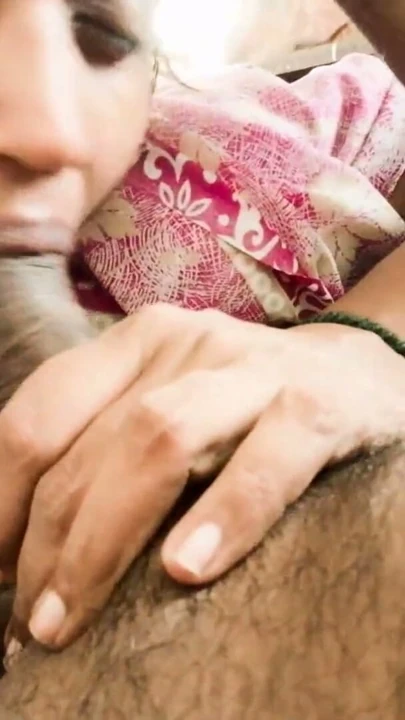 Desi Hizmetçi, karısı evden uzaktayken koca tarafından Sik Hizmetçisi olarak kullanılıyor | Bölüm 1