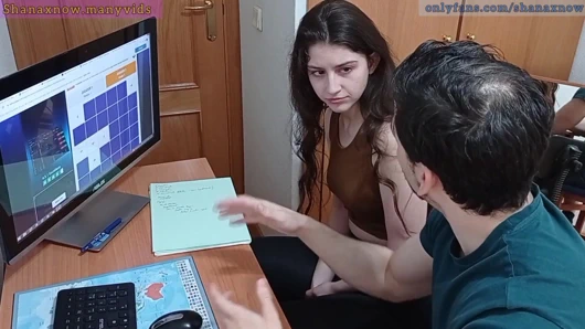 Genç öğrenci şantaj, pov oral seks, ağzına boşalmak, yutmak.