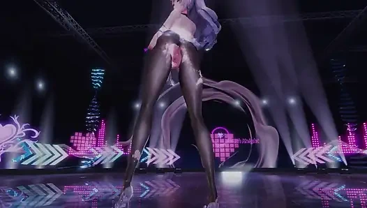 Sallanıyor göğüsler; Çıplak götlü mini etek; Kasıksız siyah çorap