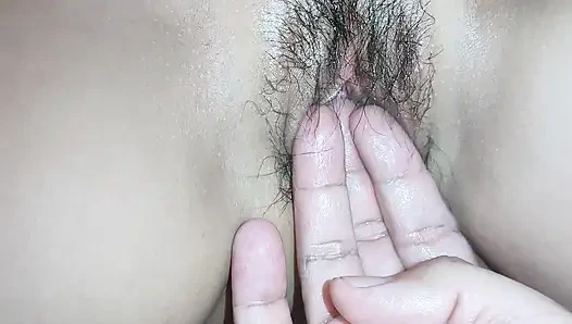 Büyük siyah yarağım ilk kez çok güzel bir arkadaşımın karısının tadını çıkarıyor