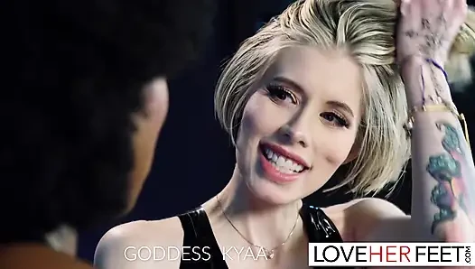 Dominant tanrıça kyaa chimera ayak sikişi seksi ana foxxx